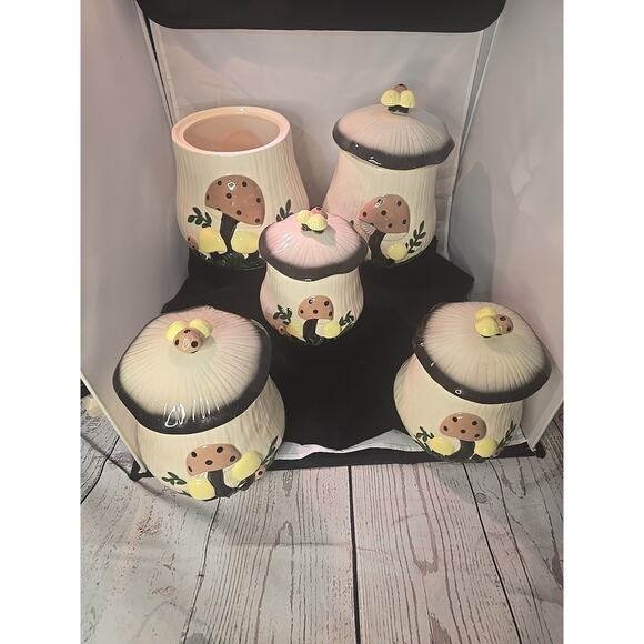 Vintage 1970’s Arnel’s Merry Mushroom Ceramic Canister Set of 5 W/ Lids - Picture 2 of 5